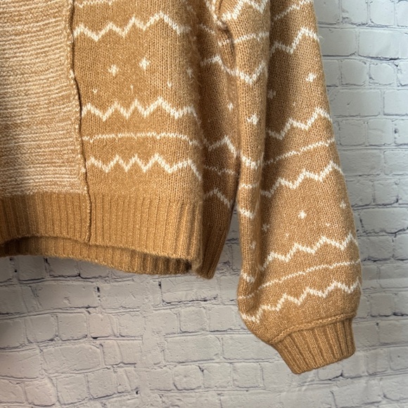 Vestique Patterned Tan Sweater - Picture 5 of 8